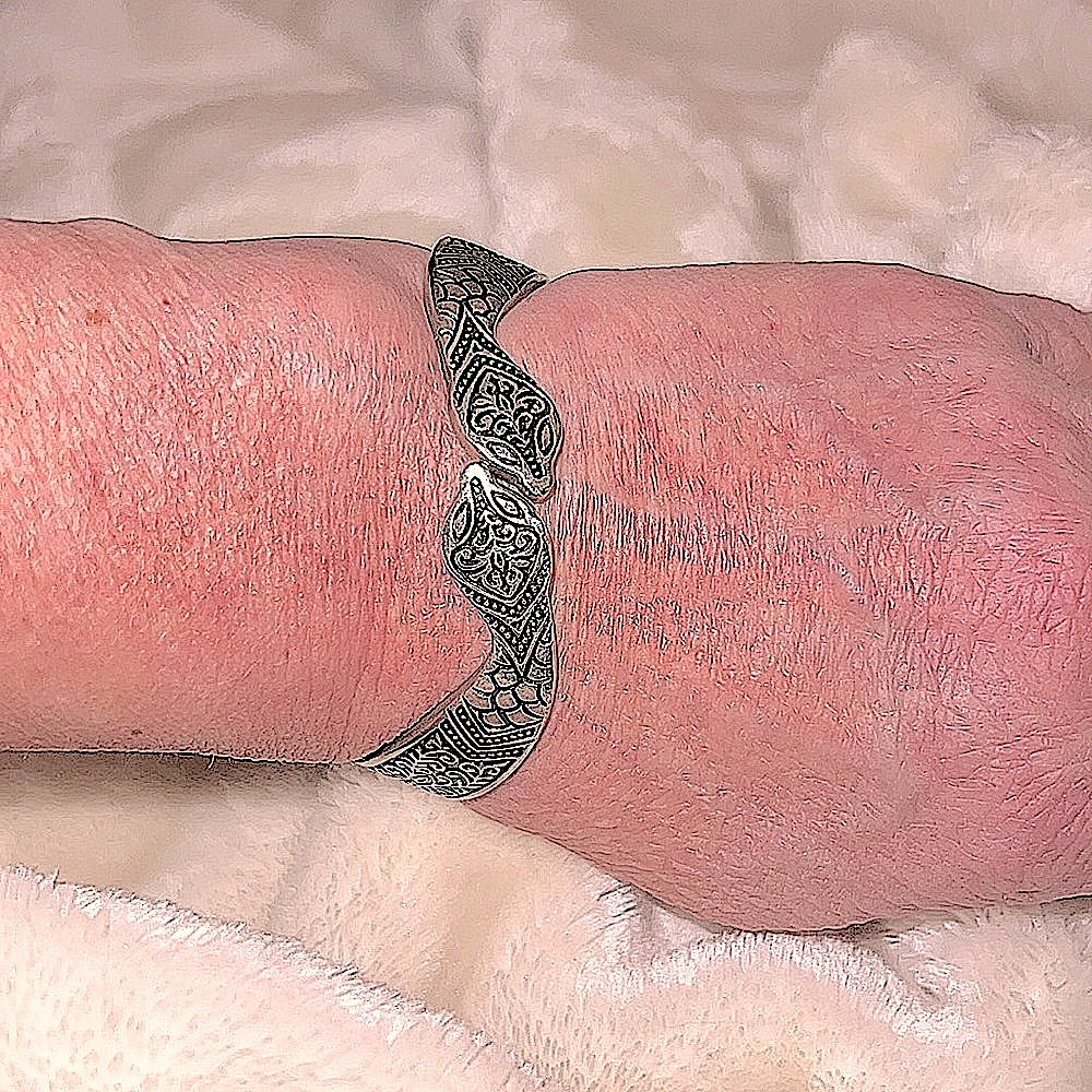 ๐ VINTAGE FLAT ETCHED STAMPED โSโ STERLING SILVER SPRING-HINGE SNAKE BRACELET - Picture 7 of 12